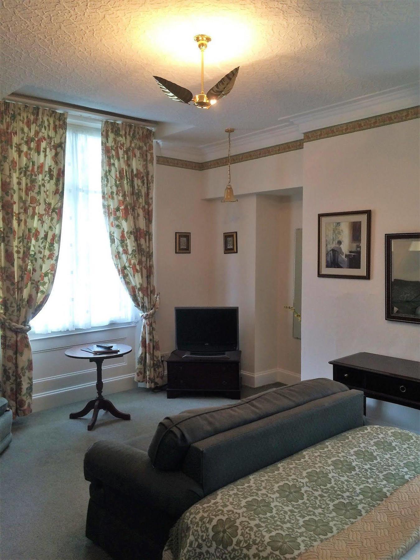 Astor Hostel *