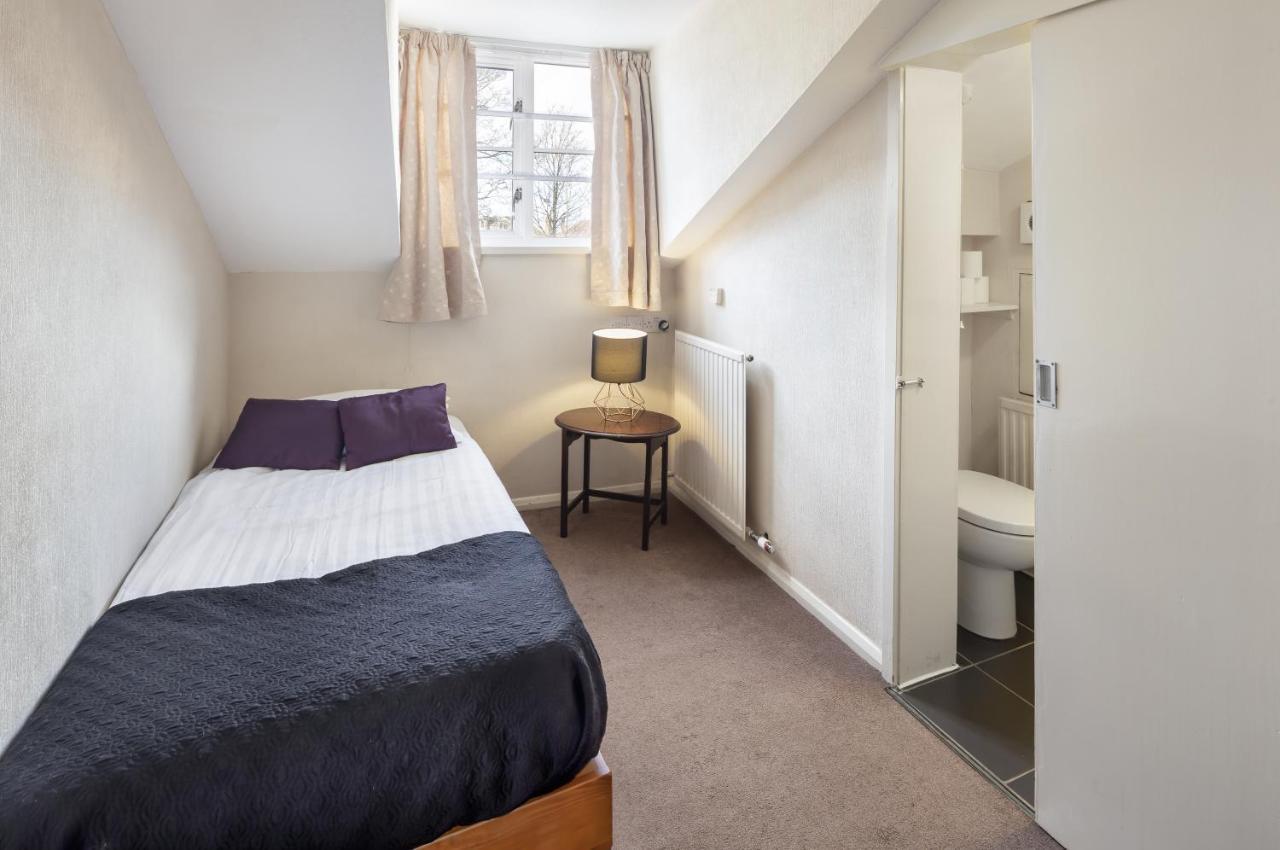 Astor Hostel *